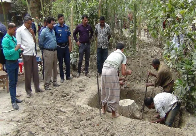 ৪০ বছর পর মুক্তিযোদ্ধার লাশ উত্তোলন
