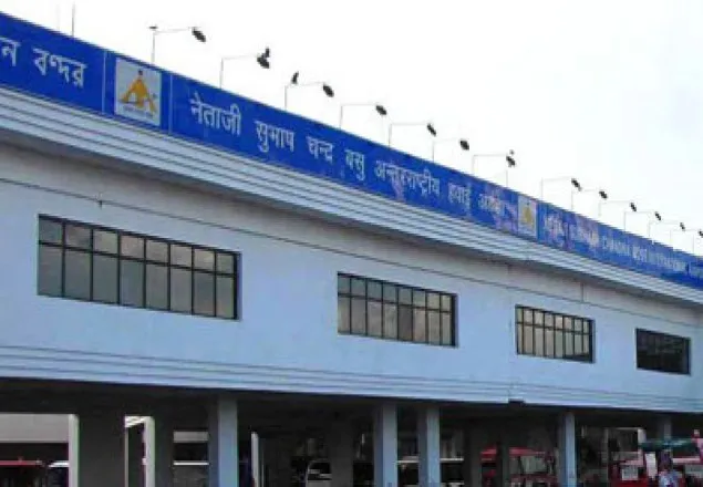 কলকাতা বিমানবন্দর উড়িয়ে দেয়ার হুমকি 