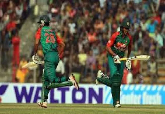 সাজঘরে সৌম্য ও তামিম 