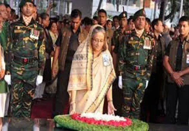 বঙ্গবন্ধুর প্রতিকৃতিতে প্রধানমন্ত্রীর শ্রদ্ধা