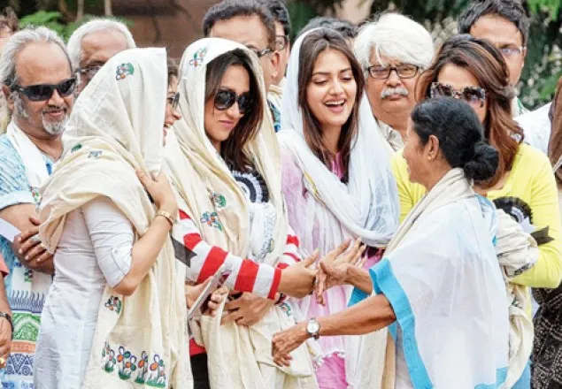 বিধানসভার নির্বাচনী প্রচারণায় টলিউডের নায়ক-নায়িকারা