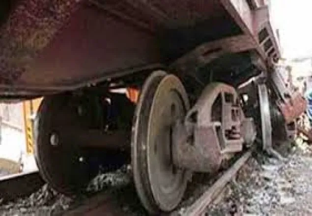 ঢাকার সঙ্গে উত্তর-দক্ষিণাঞ্চলের ট্রেন যোগাযোগ বন্ধ