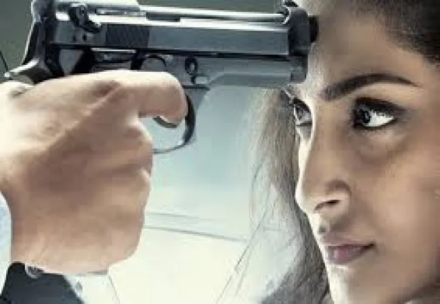 ‘নিরজায়’ রেকর্ড গড়ল সোনম কাপুর