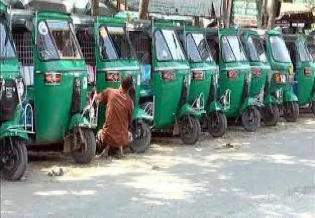 রাজধানীতে অটোরিকশা চালকদের ধর্মঘট চলছে