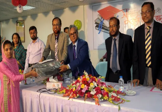 সুবিধাবঞ্চিত ৮২ শিক্ষার্থীকে ইসলামী ব্যাংকের বৃত্তি