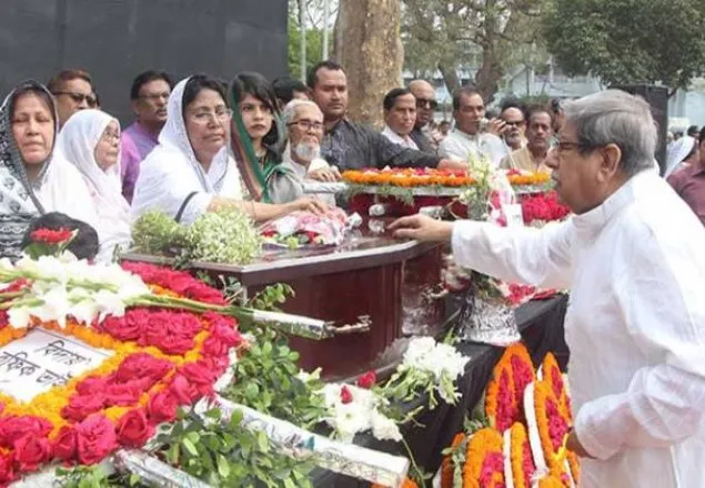 কবি রফিক আজাদকে গার্ড অব অনার প্রদান