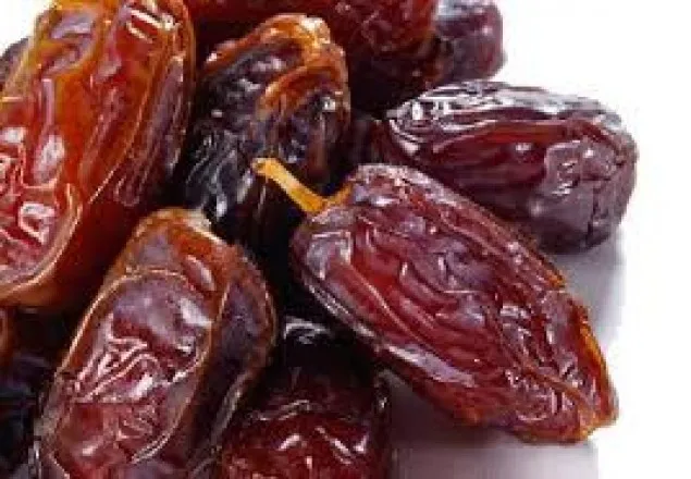 যেভাবে সৌন্দর্য বাড়ায় খেজুর 