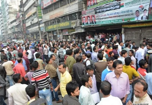 নয়াপল্টনে এখন চাঁদের হাট