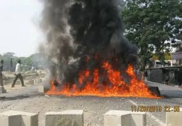 চাঁপাইনবাবগঞ্জে ট্রাক চাপায় শিশু নিহত, মহাসড়ক অবরোধ
