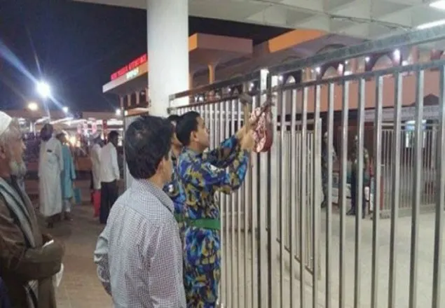 ‘এটা কি বিমানবন্দর নাকি কোন বাবার দরগাহ’