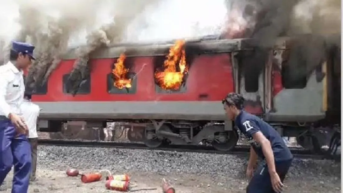 এবার ওড়িশায় ট্রেনে আগুন
