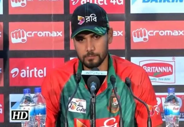 সংবাদ সম্মেলনে কেঁদে ফেলেন মাশরাফি