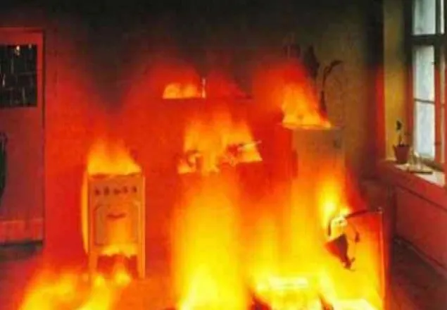 ফকিরাপুল কাঁচাবাজার এলাকায় গ্যাসের লাইনে আগুন