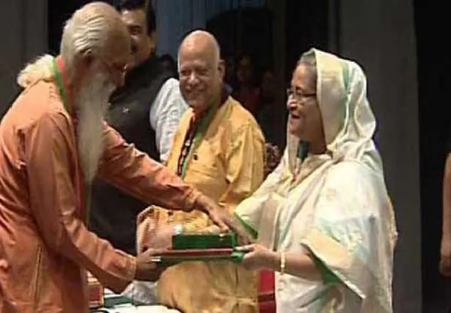স্বাধীনতা পুরস্কার দিলেন প্রধানমন্ত্রী