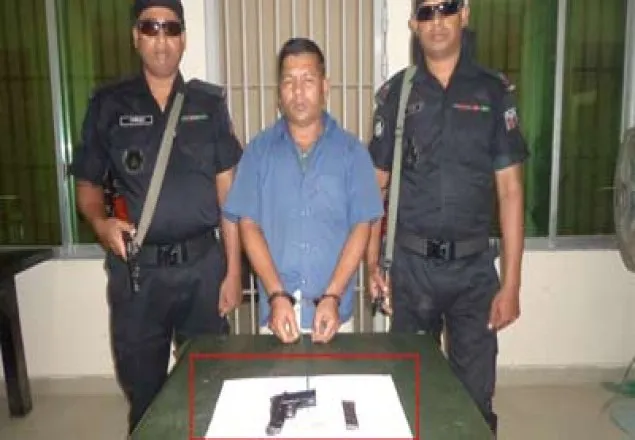 সিরাজগঞ্জে পিস্তল ও গুলিসহ অস্ত্র ব্যবসায়ী আটক