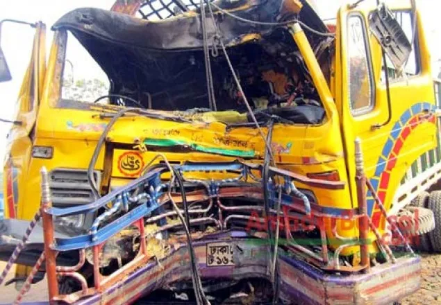 চান্দিনায় ট্রাকে আগুন, চালক ও সহকারী জীবন্ত দগ্ধ