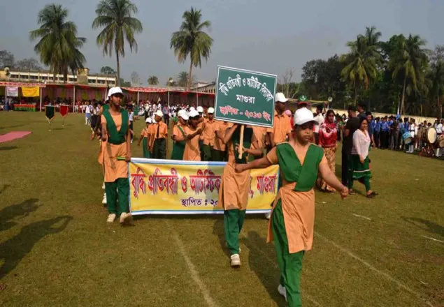 মাগুরায় শহীদ বেদিতে পুষ্পার্ঘ্য অর্পণ 