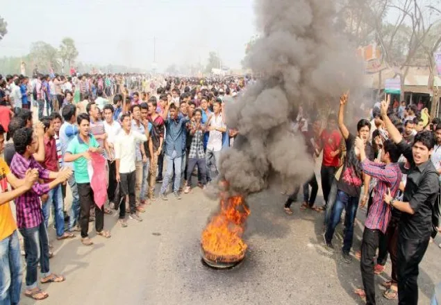 কুমিল্লায় মহাসড়ক অবরোধ,ধাওয়া-পাল্টা ধাওয়া