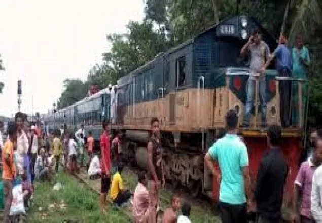 ঢাকা-চট্টগ্রাম রুটে ট্রেন চলাচল বন্ধ 