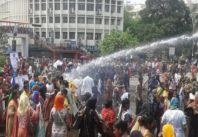 রাজধানীতে নার্সদের সঙ্গে পুলিশের সংঘর্ষ