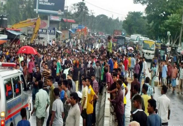 সীতাকুন্ডে ভোট জালিয়াতির অভিযোগে মহাসড়ক অবরোধ 