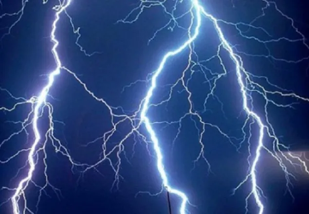বাগেরহাটে বজ্রপাতে ২ শ্রমিকের মৃত্যু আহত ১