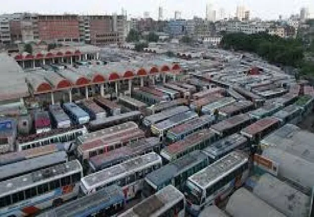 রাজধানীর গাবতলী বাস টার্মিনালে শ্রমিকদের অবরোধ