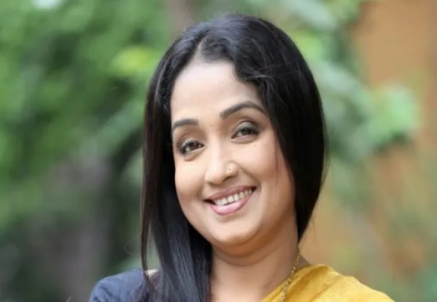 তিন দশক অভিনয়ে মোমেনা চৌধুরী