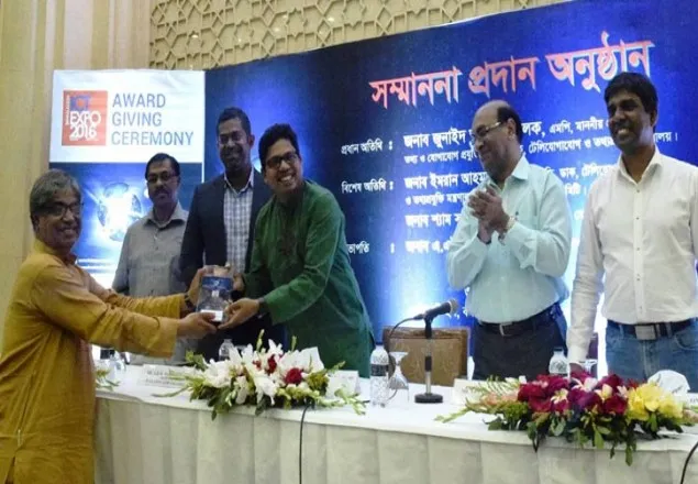 আজীবন সম্মাননা পেলো মোস্তাফা জব্বার