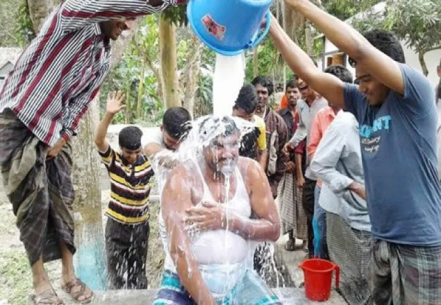 দুগ্ধস্নানে রাজনীতি থেকে চিরবিদায়!