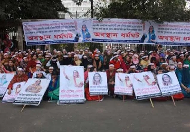 প্রেস ক্লাবে নার্সদের অবস্থান ধর্মঘট 