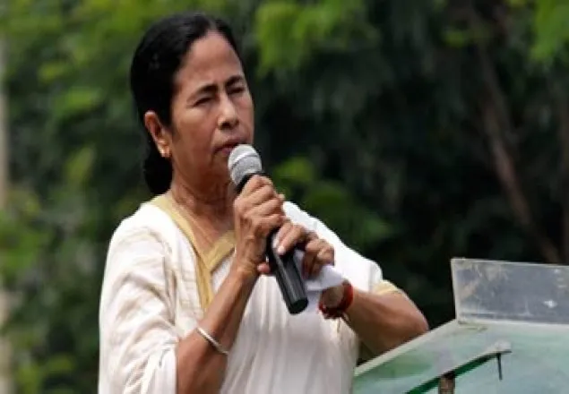 বাম কংগ্রেস জোটকে মমতার আক্রমণ