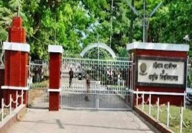 চুয়েটে স্নাতক পর্যন্ত শিক্ষা কার্যক্রম বন্ধ ঘোষণা
