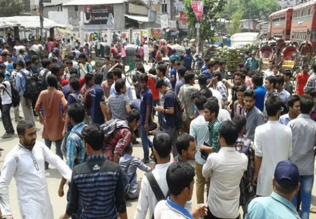 নাজিম হত্যা : জবিতে বিক্ষোভ ও সড়ক অবরোধ
