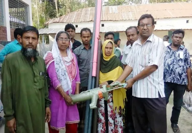 ফুলছড়িতে এলজিএসপি’র নলকূপ বিতরণ