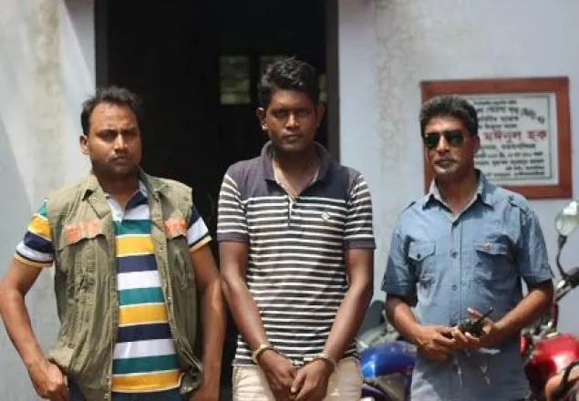 ফুলবাড়ীয়ায় ইয়াবা ব্যবসায়ী আটক