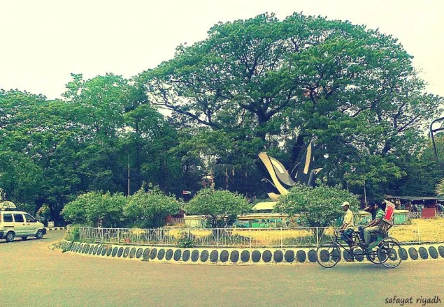 রাজধানীতে ডিবি পরিচয়ে ৭ লাখ টাকা ছিনতাই   