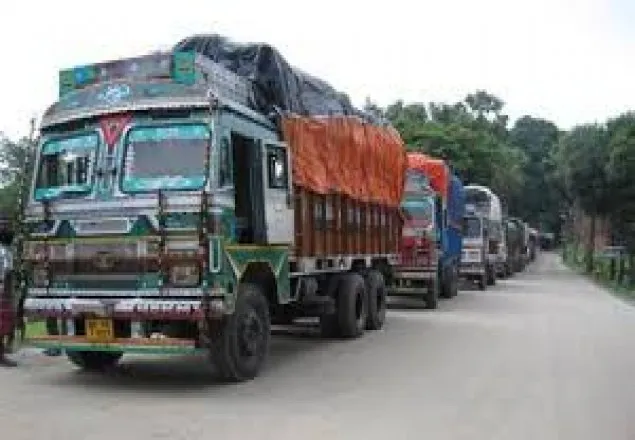 ঢাকা-দিল্লি রুটে পণ্যবাহী ট্রাক চালাতে আগ্রহী বাংলাদেশ