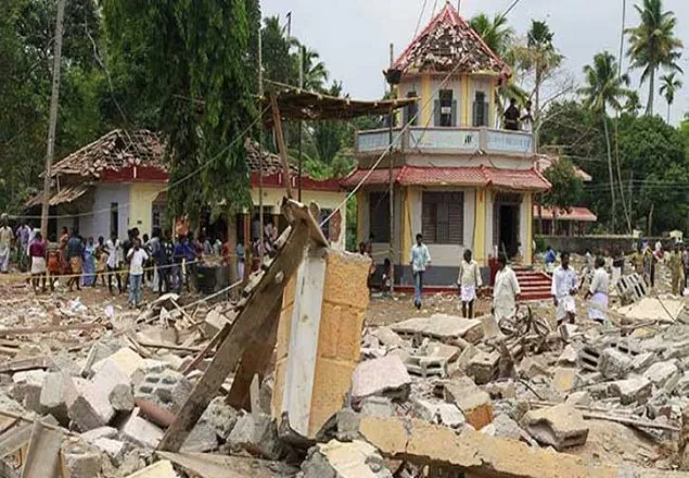 মন্দিরে ভয়াবহ অগ্নিকাণ্ডের ঘটনায় জড়িত সন্দেহে আটক  ৫