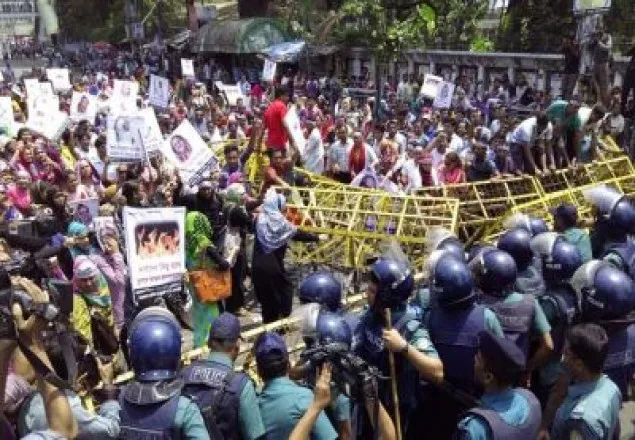 প্রেসক্লাবের সামনে নার্সদের অবস্থান কর্মসূচি