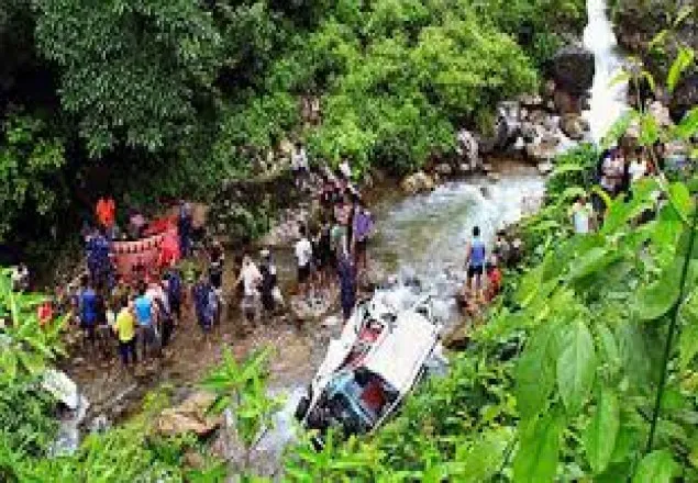 নেপালে যাত্রীবাহী বাস দূর্ঘটনায় নিহত ২৩