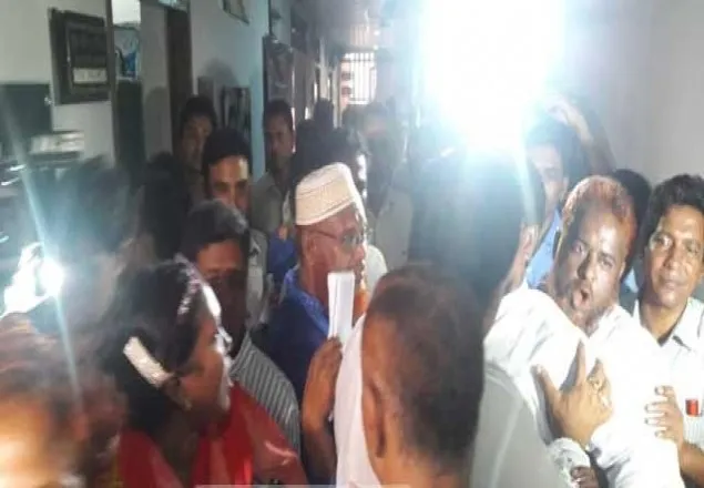 সচিবালয়ে রাষ্ট্রায়ত্ত  পাটকল শ্রমিক নেতাদের হাতাহাতি