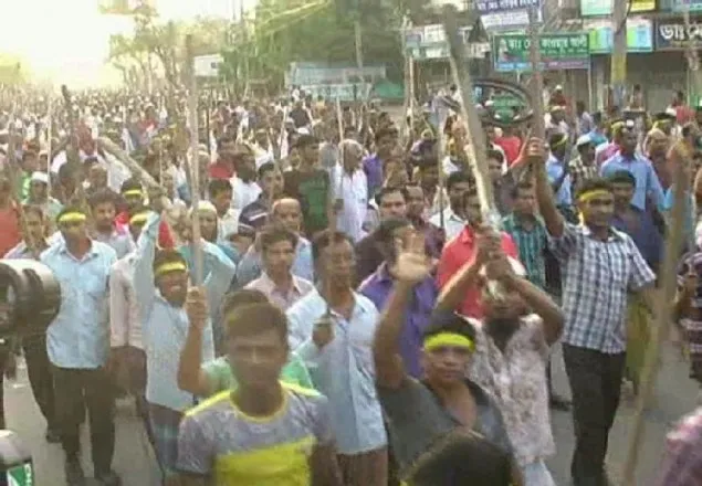 সব মজুরি দেওয়া পর্যন্ত অবরোধ চলবে