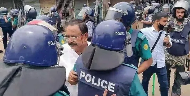 পুলিশের হামলায় বিএনপি নেতা গয়েশ্বর আহত