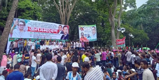 সোহরাওয়ার্দী উদ্যানে বিএনপির জনসমাবেশ চলছে