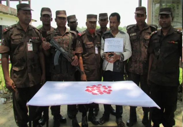 বেনাপোলে ১৮০০ পিচ ইয়াবাসহ যুবক আটক
