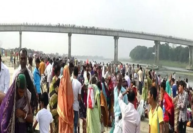 কিশোরগঞ্জে অষ্টমী স্নানে লক্ষাধিক পুণ্যার্থীর ঢল