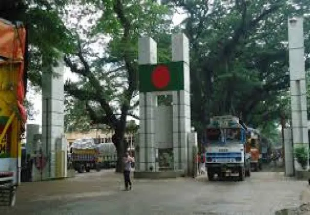 বেনাপোলে আমদানি - রফতানি শুরু
