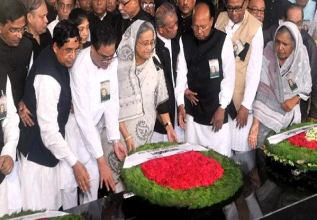 বঙ্গবন্ধুর প্রতিকৃতিতে প্রধানমন্ত্রীর শ্রদ্ধা