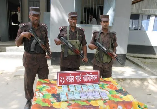 ভারতে পাচারকালে সাড়ে ৮ লাখ টাকা জব্দ